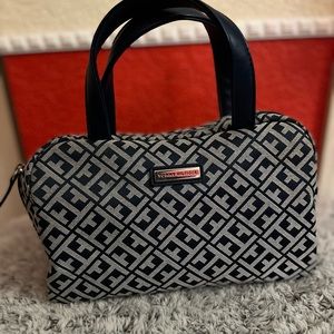 Tommy Hilfiger blue cosmetic bag
